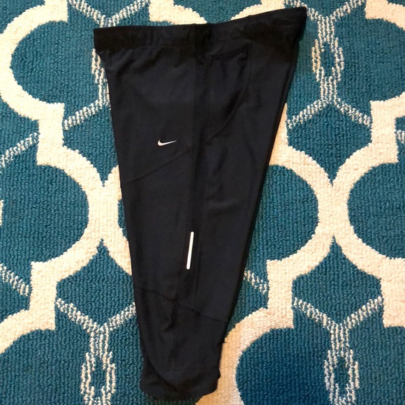 nike tech capri